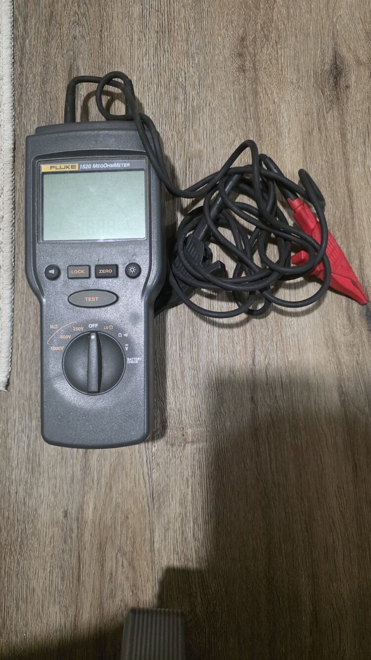 Fluke 1520 Digital MegOhmMeter Insulation Tester 250V/500V/1000V